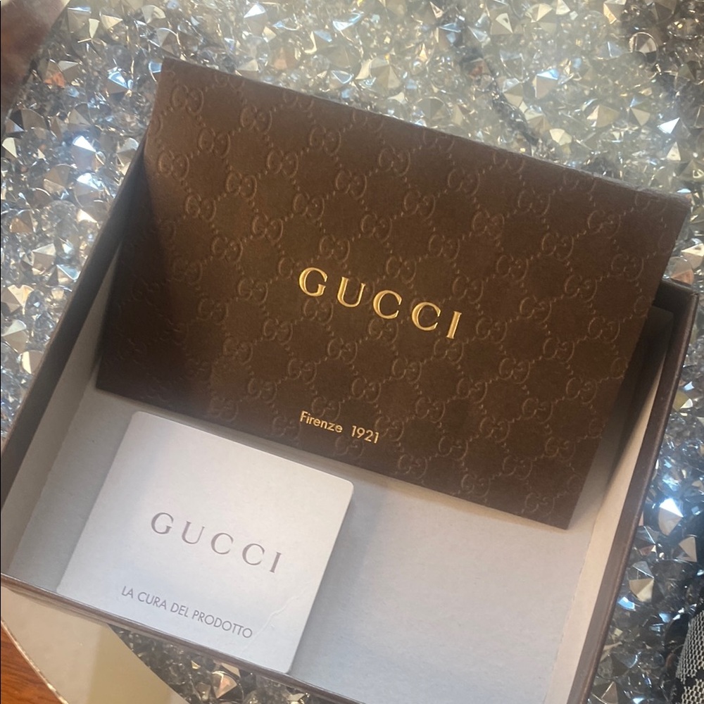 Gucci Red and Black Wallet Luxurious Design 💯 Authentic - Picture 4 of 15
